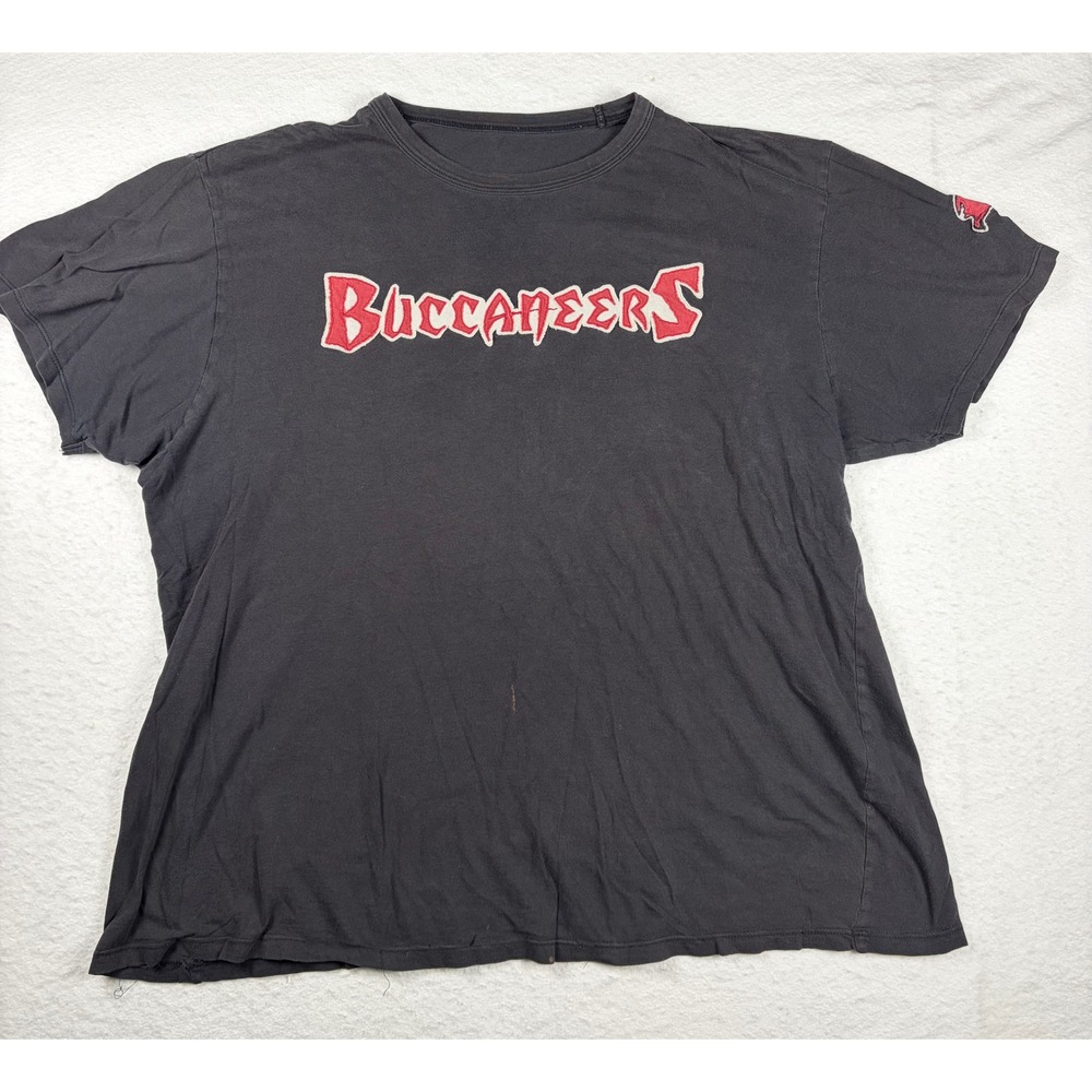 Vintage Tampa Bay Buccaneers T-Shirt Black NFL Graphic Tee Embroidered Logo XL